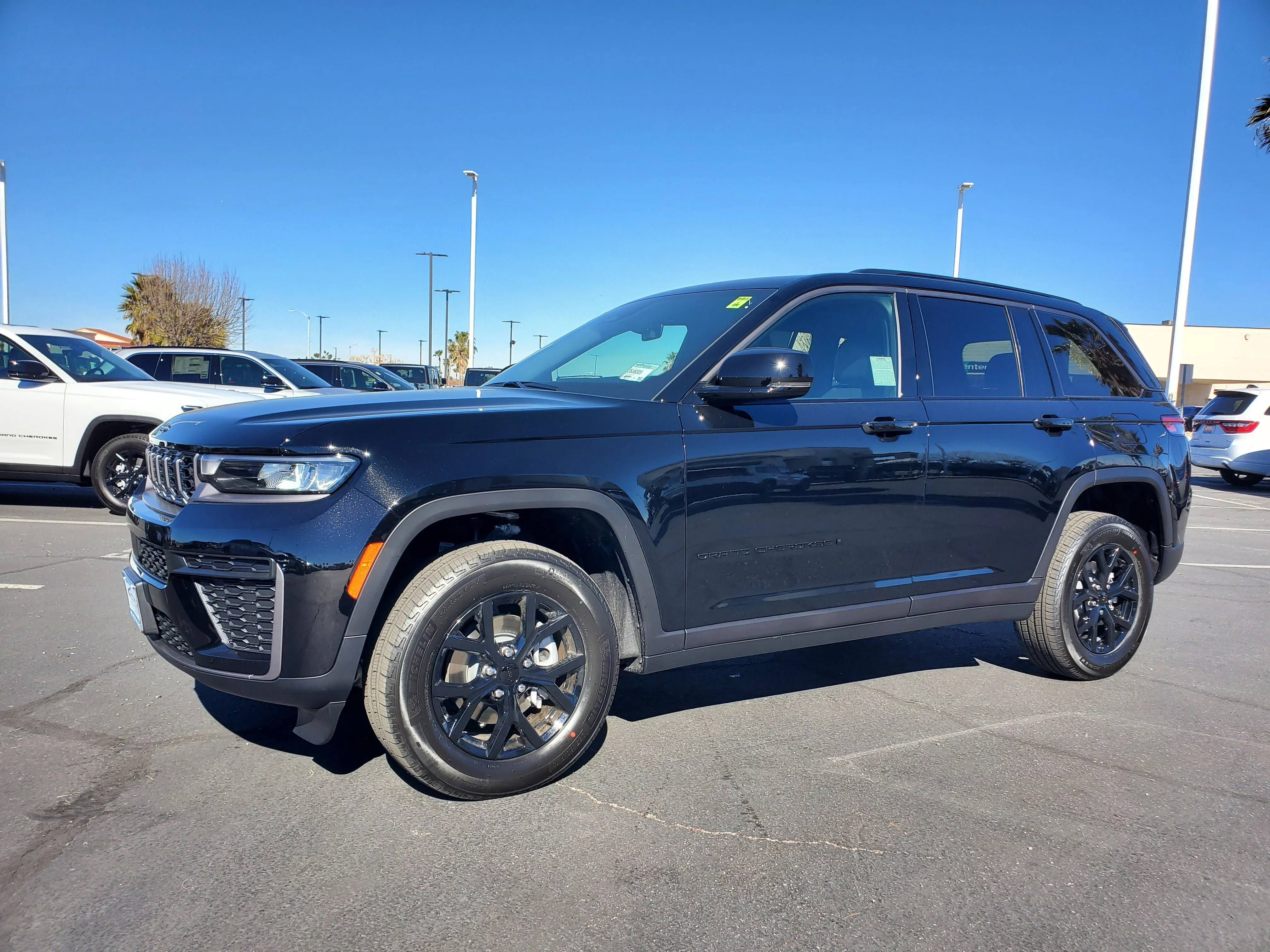 New 2026 Diamond Black Crystal Pearl-Coat Exterior Paint Jeep Altitude image 3