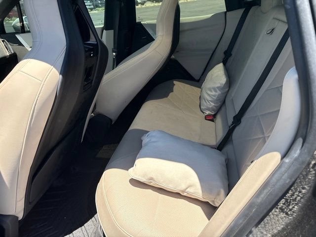 Used 2024 White BMW xDrive50 image 12