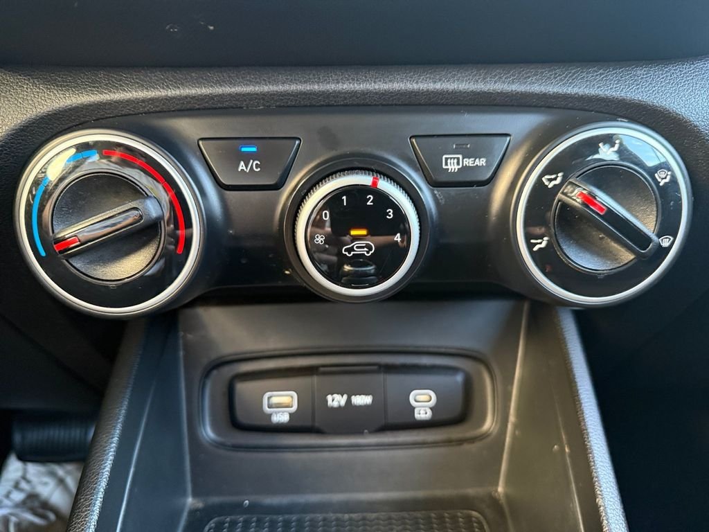 Used 2023 White Hyundai SEL image 17