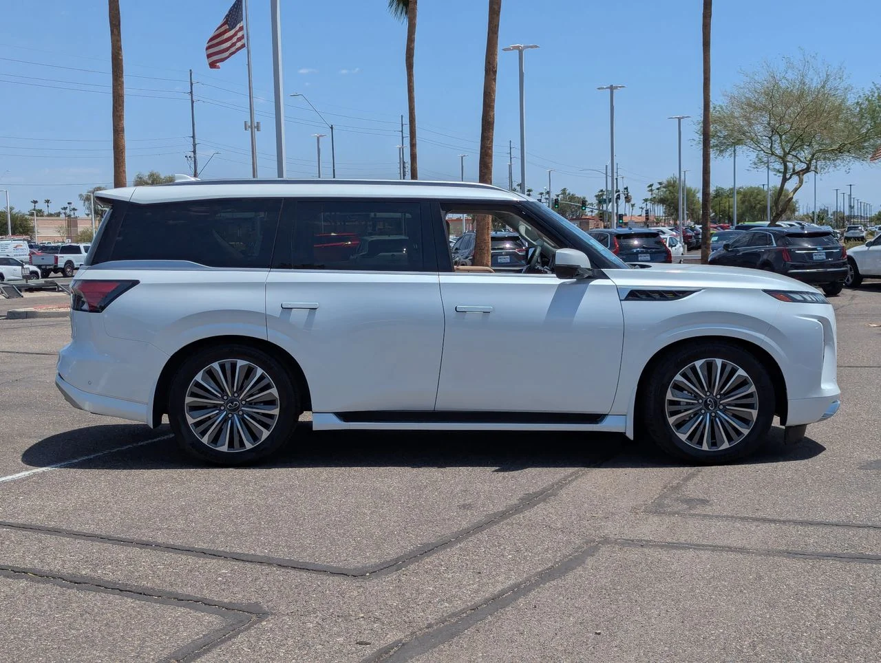 New 2027 RADIANT WHITE INFINITI Luxe 2WD image 6