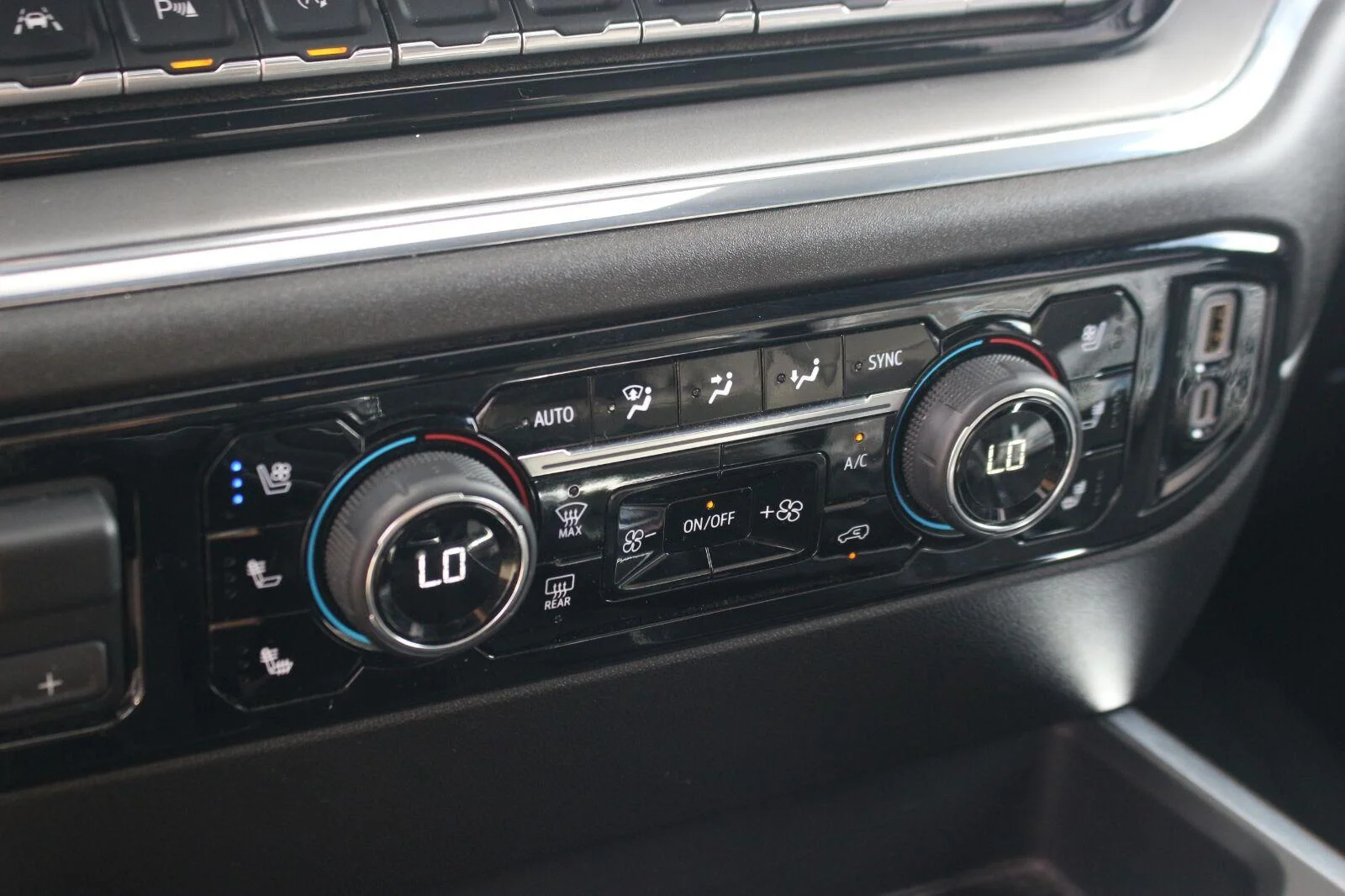 Used 2024 Black Chevrolet High Country image 27