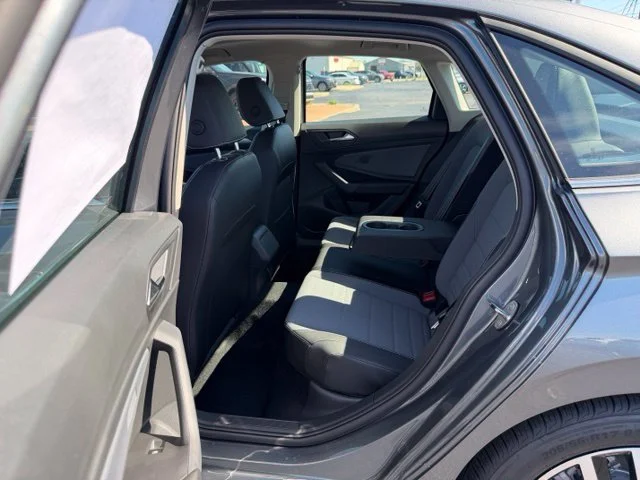New 2027 Platinum Gray Metallic Volkswagen 1.5T SE image 9