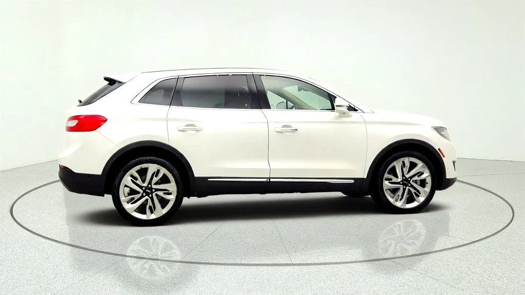 Used 2017 White Platinum Metallic Tri-Coat Lincoln Reserve AWD w/ Technology Package & 21
