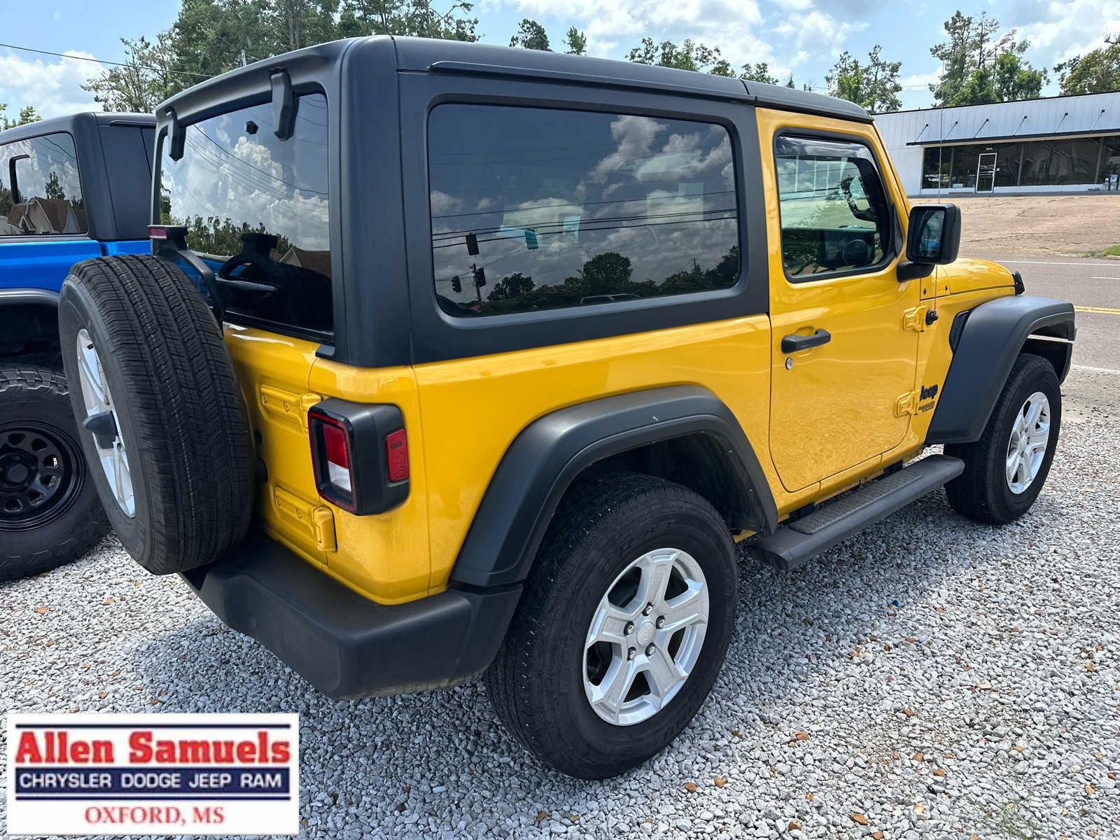 Used 2021 Hellayella Clearcoat Jeep Sport S image 3