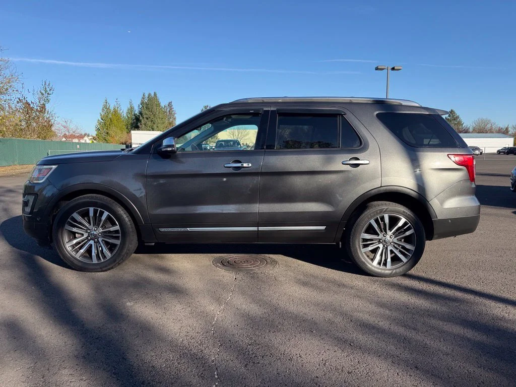 Used 2017 Magnetic Metallic Ford Platinum image 4