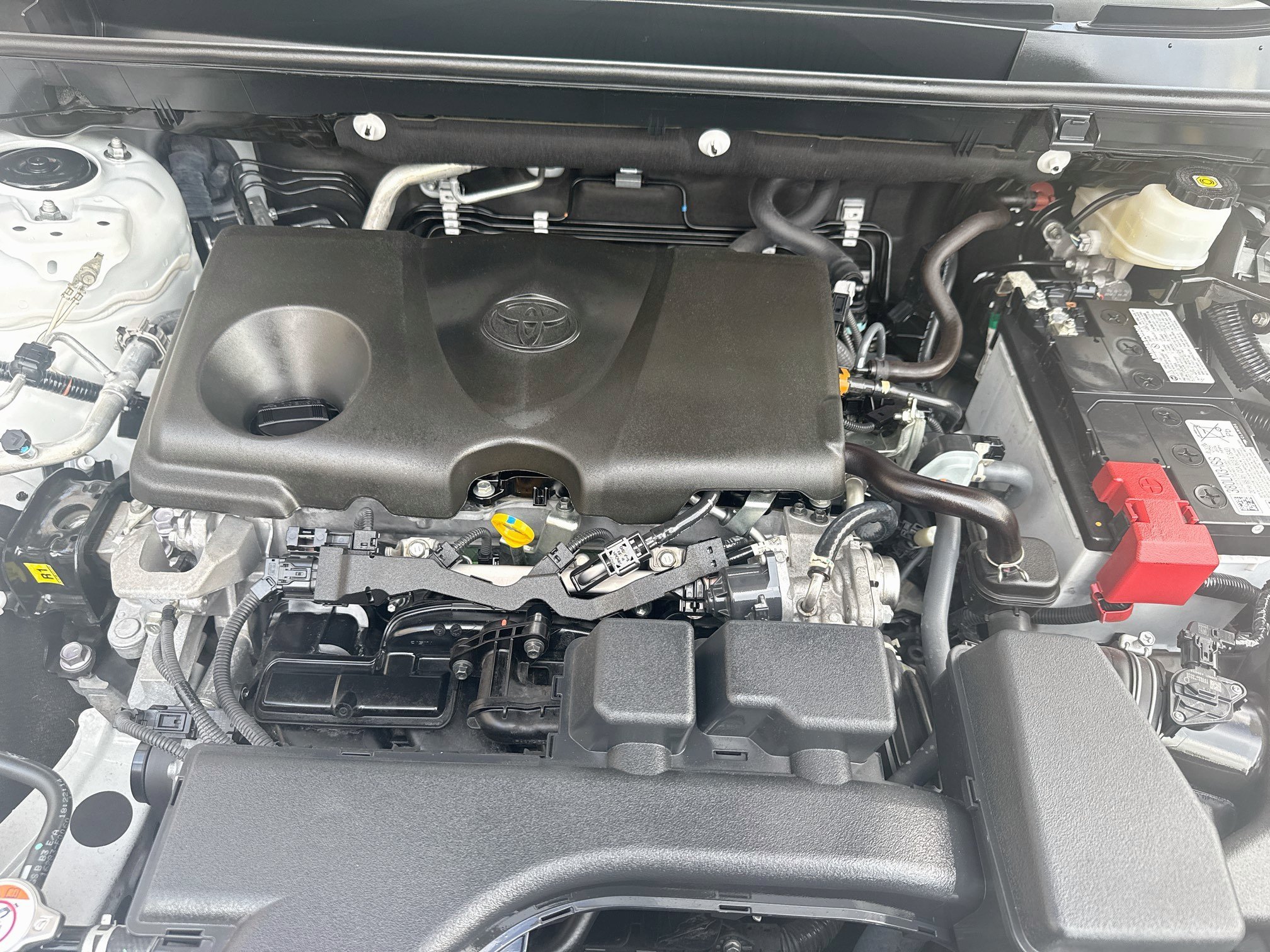 Used 2025 Ice Toyota LE image 33