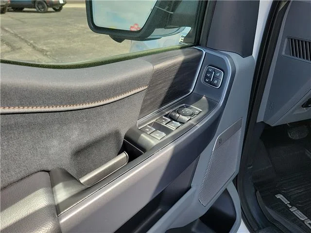 Used 2025 Star White Metallic Tri-Coat Ford Lariat 4x4 SuperCrew Cab 5.5 ft. box 145 in. WB image 10