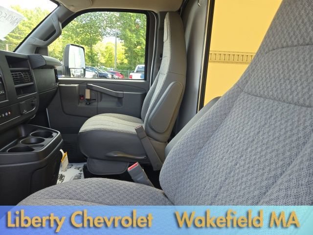 Used 2024 Summit White Chevrolet 2WT image 13