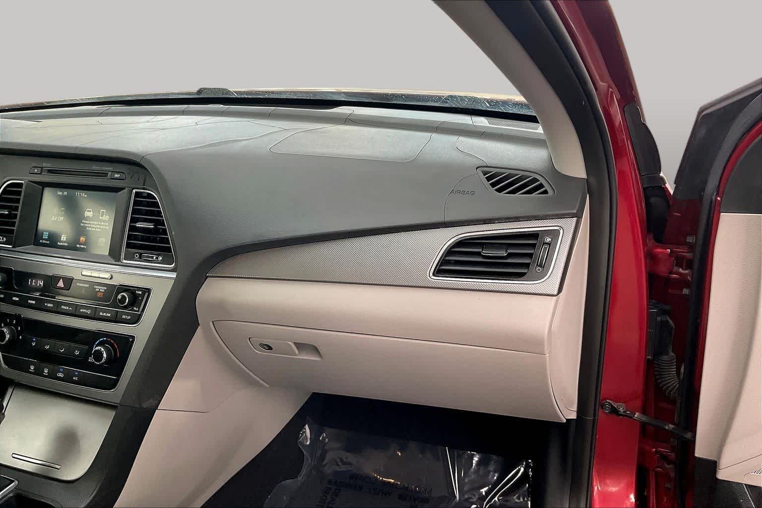 Used 2016 Venetian Red Hyundai 2.4L SE image 19