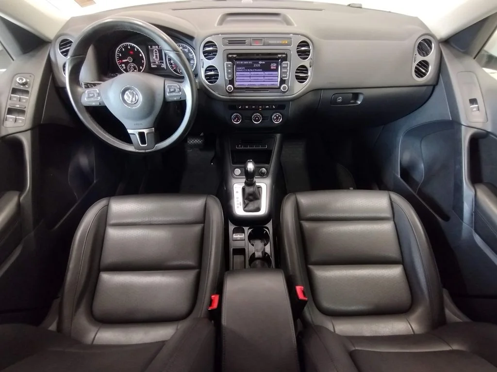 Used 2014 White Volkswagen SE image 34