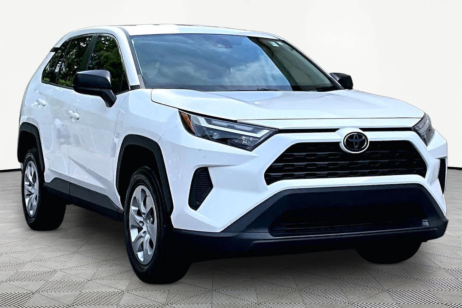 Used 2023 Ice Cap Toyota LE image 3