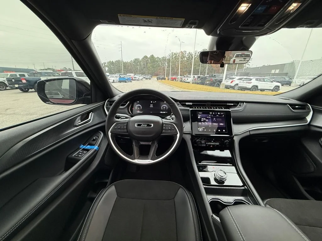 2025 Jeep Grand Cherokee Altitude - Photo 13