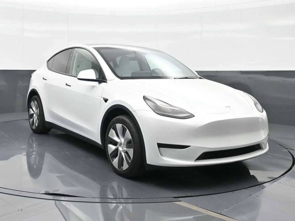 Used 2024  Tesla Standard Range image 4