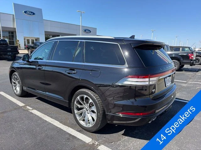 Used 2021 Black Lincoln Grand Touring image 8