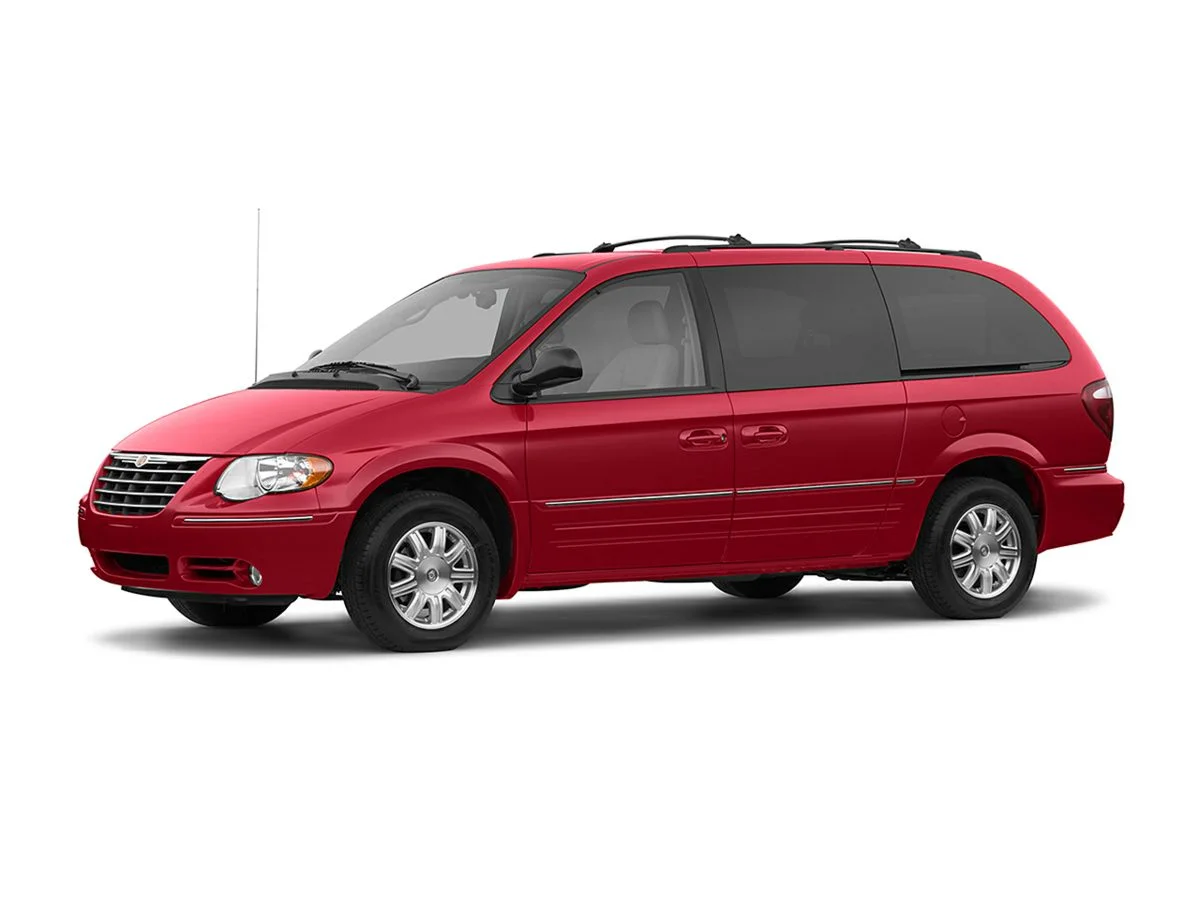 2005 Chrysler Town & Country SWB's photo