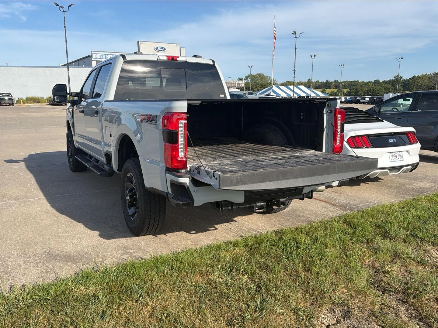 Used 2025 Avalanche Gray Ford XL image 3