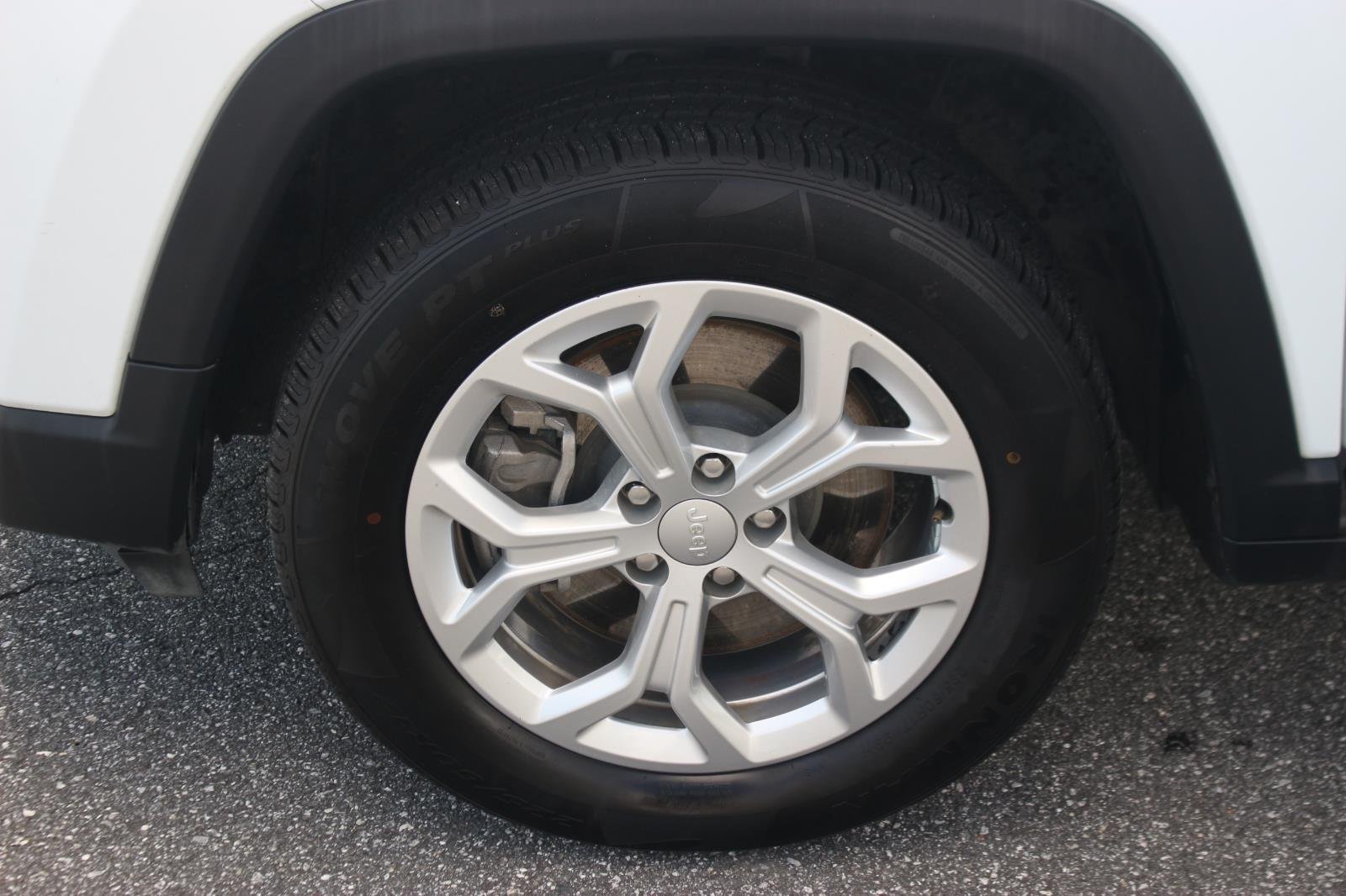 Used 2024 White Jeep Latitude image 38