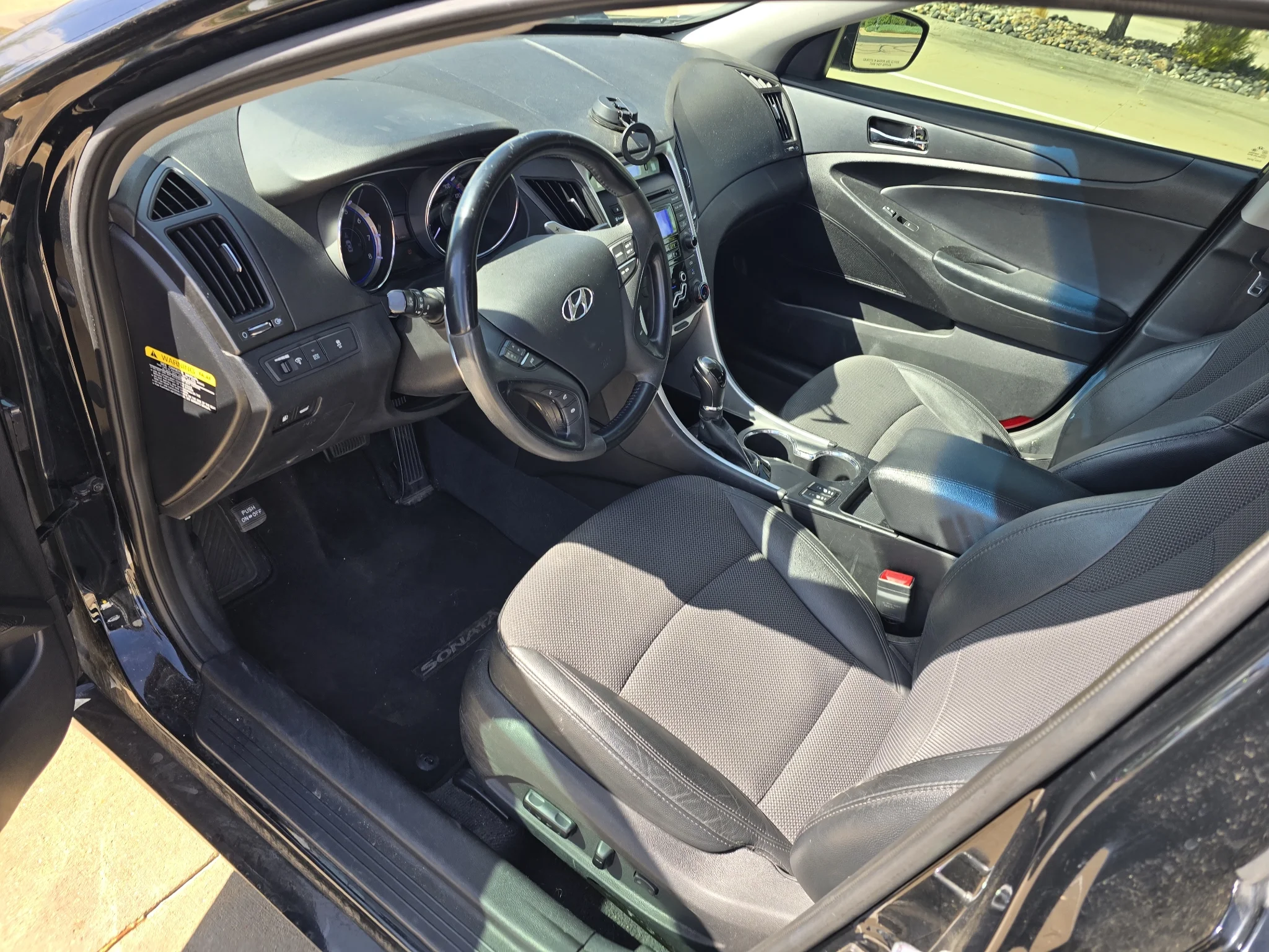 Used 2013 Midnight Black Mica Hyundai SE image 23