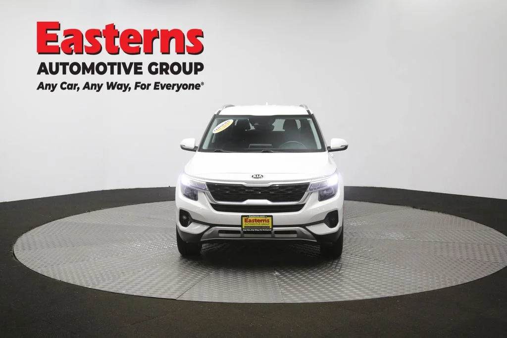 Used 2021 White Kia S image 51