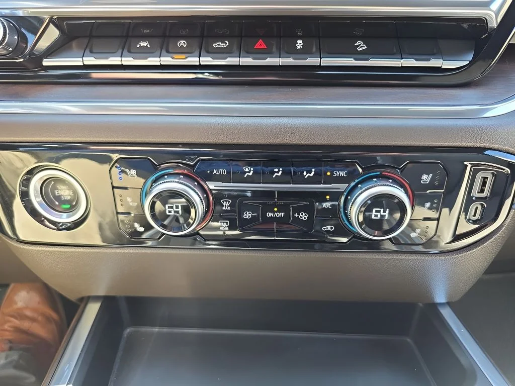 Used 2022  GMC SLT image 19