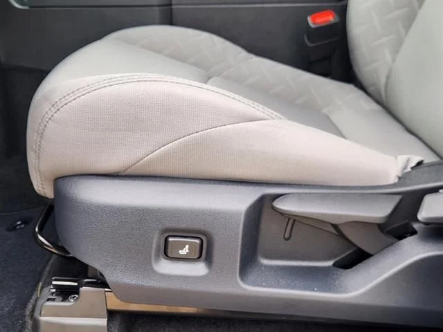 2025 Toyota Tacoma SR5 - Photo 17