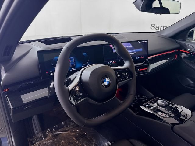 2025 BMW 5 Series 530i - Photo 9