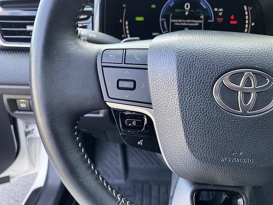 Used 2025 Ice Cap Toyota SE image 13