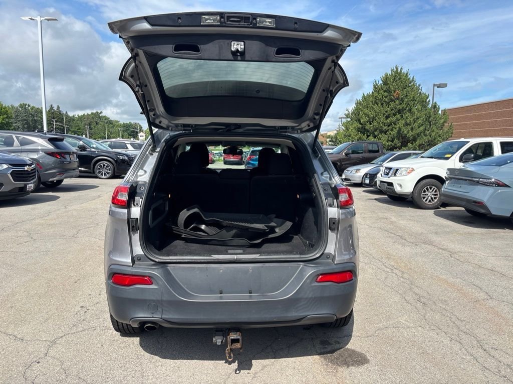 Used 2016 Silver Jeep Sport image 7