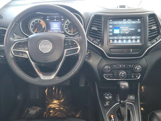 Used 2022 White Jeep Latitude Lux image 14