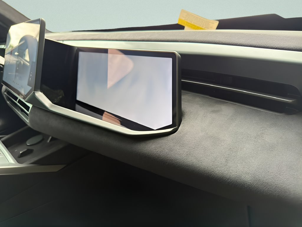 New 2027 Mineral White Metallic BMW  image 24
