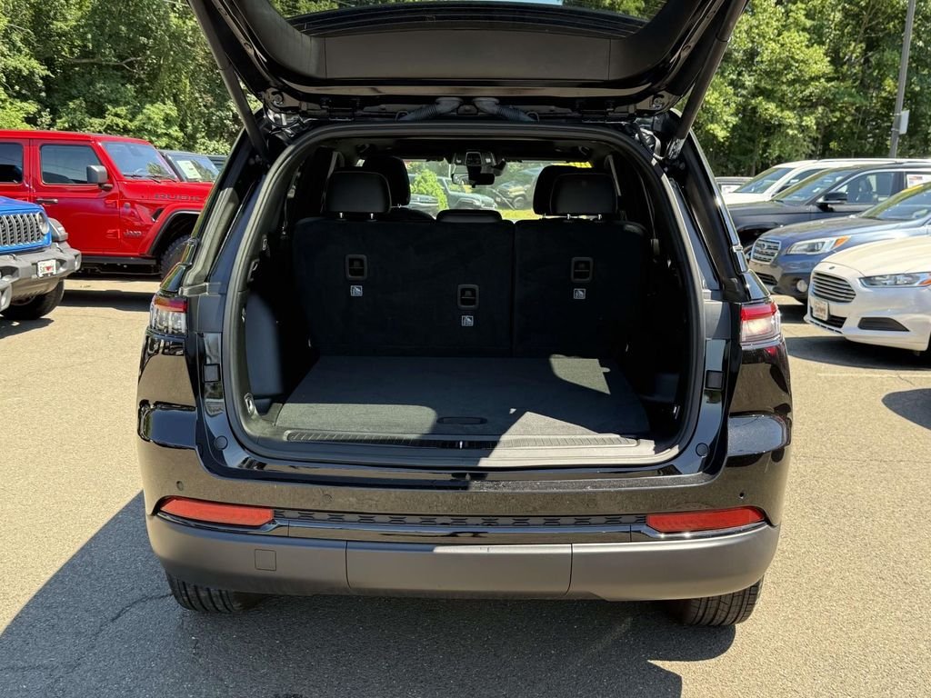 Used 2025 Black Jeep Altitude X image 32