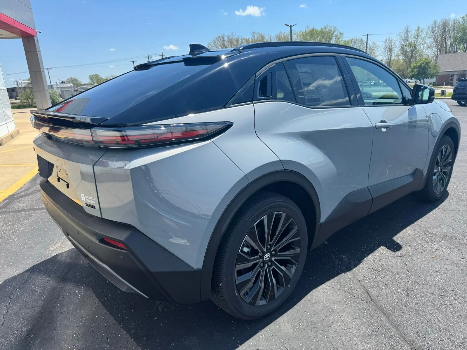 New 2026 Cement with Midnight Black Metallic roof <sup>1</sup> Toyota  XSE image 3