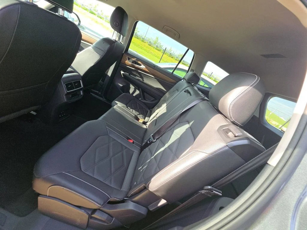 Used 2025 Gray Volkswagen 2.0T SE w/Technology image 6