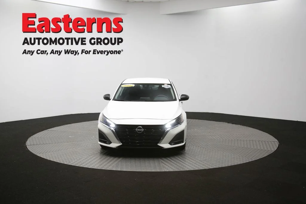 Used 2024 White Nissan 2.5 SV image 51