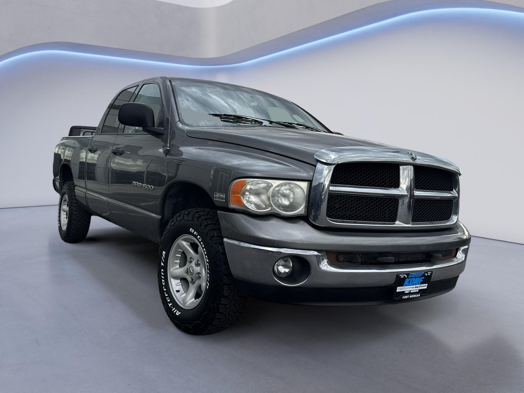 Used 2005 Gray Dodge SLT image 3