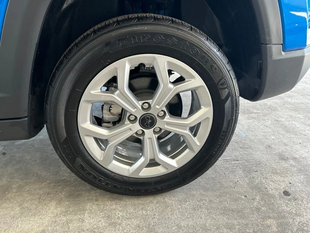 Used 2025 Blue Jeep Latitude image 17