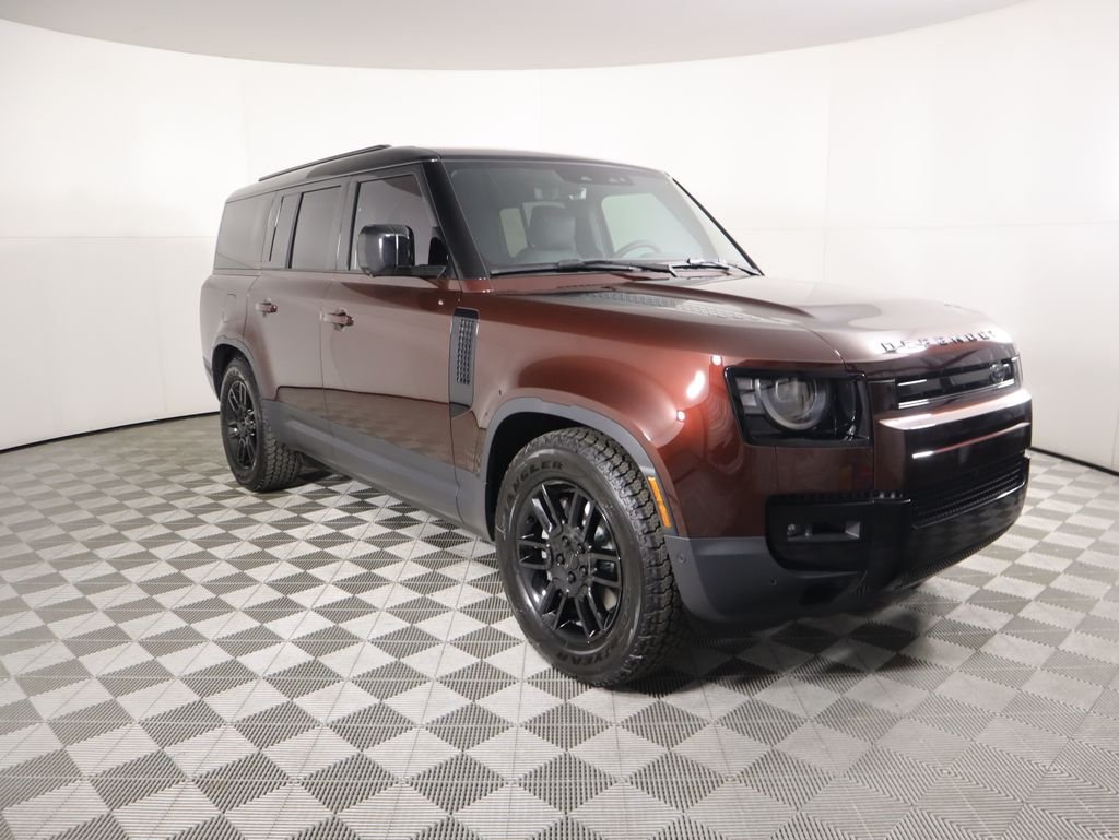 New 2026 Sedona Red Land Rover S image 3