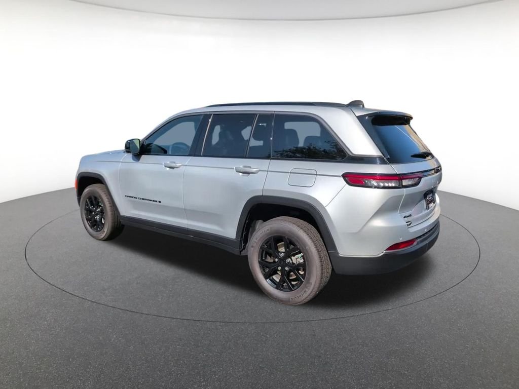 New 2026 Silver Zynith Exterior Paint Jeep Altitude image 9