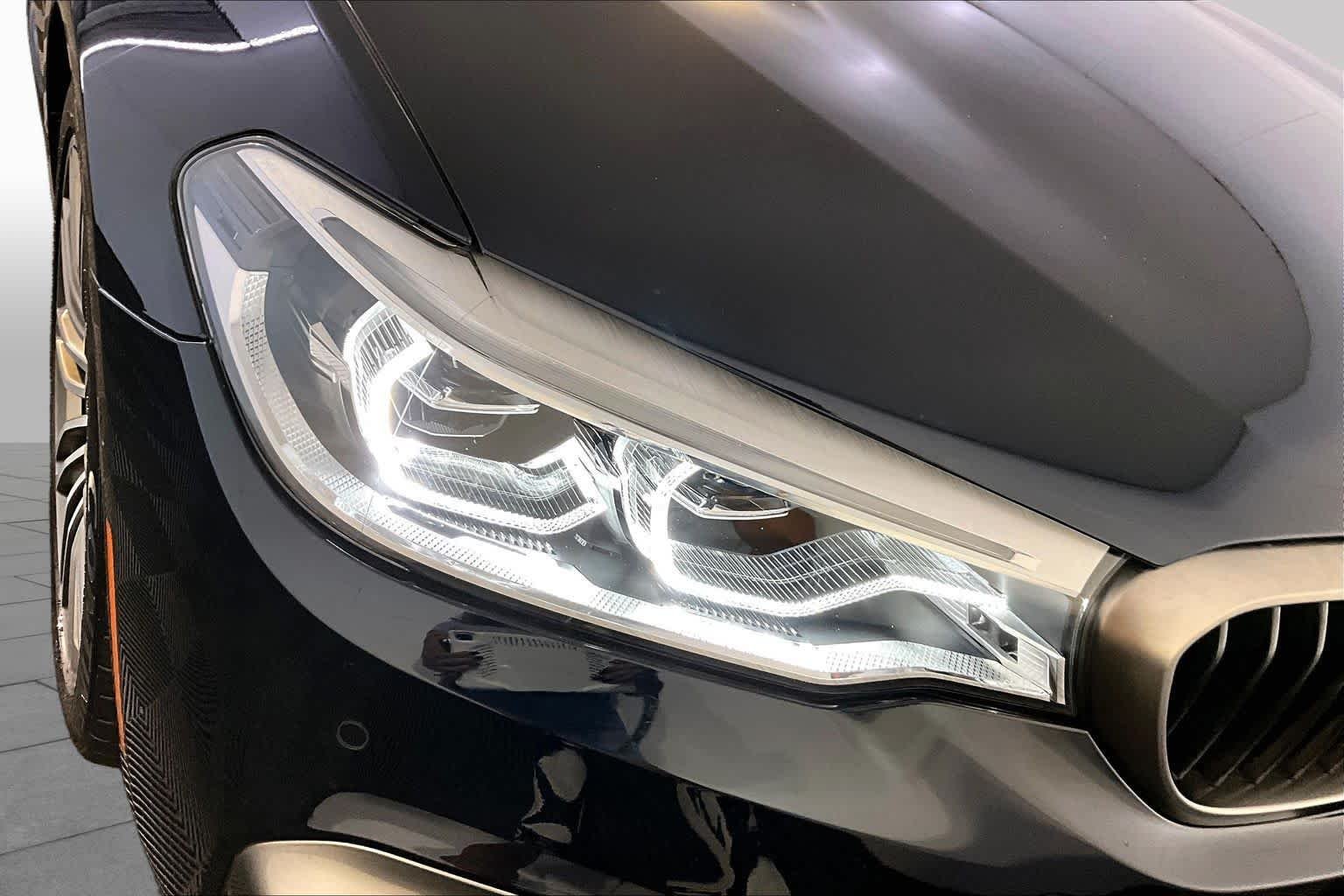 Used 2019 Carbon Black Metallic BMW M550i xDrive image 27