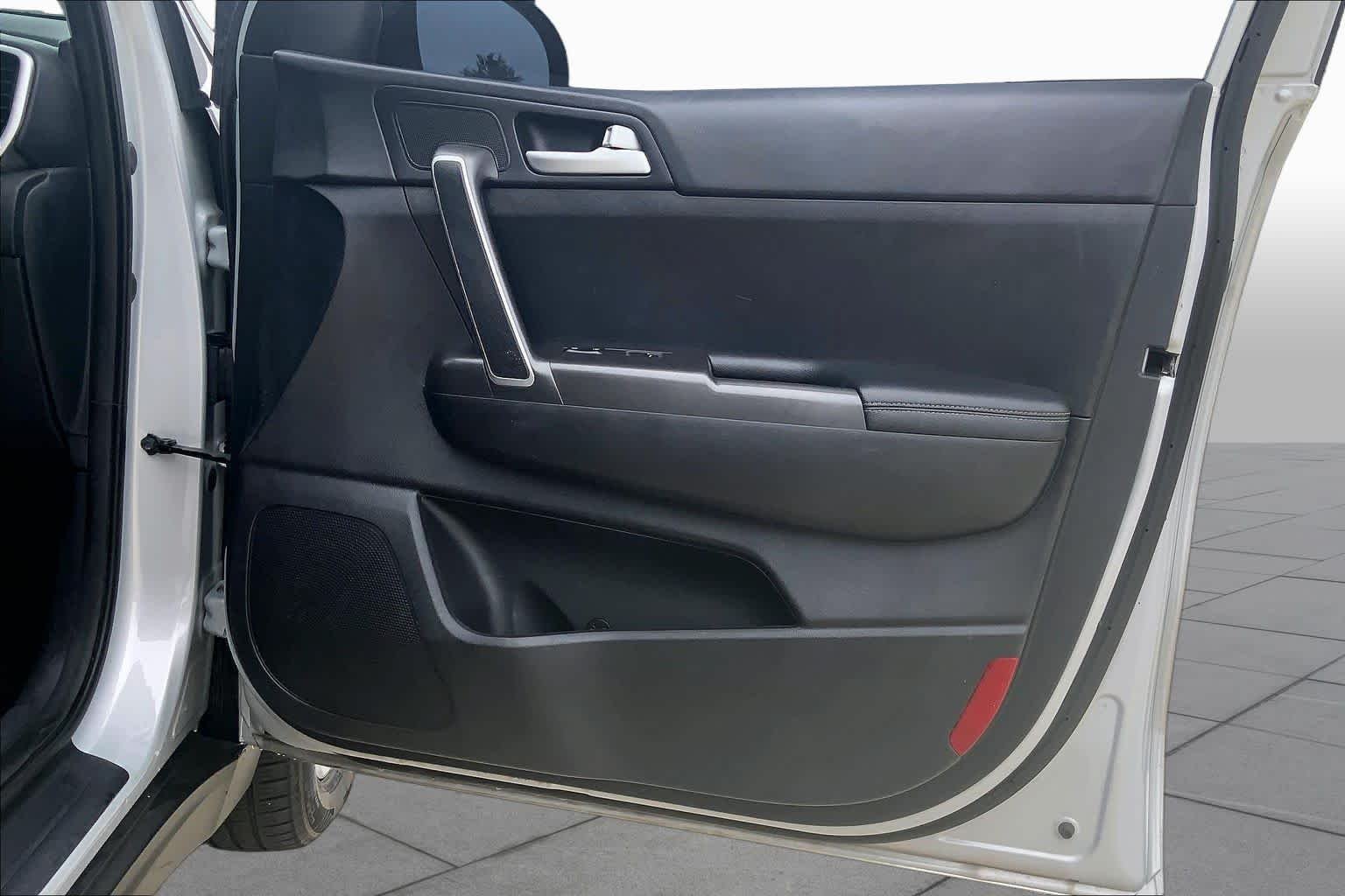 Used 2018 Sparkling Silver Kia LX image 23