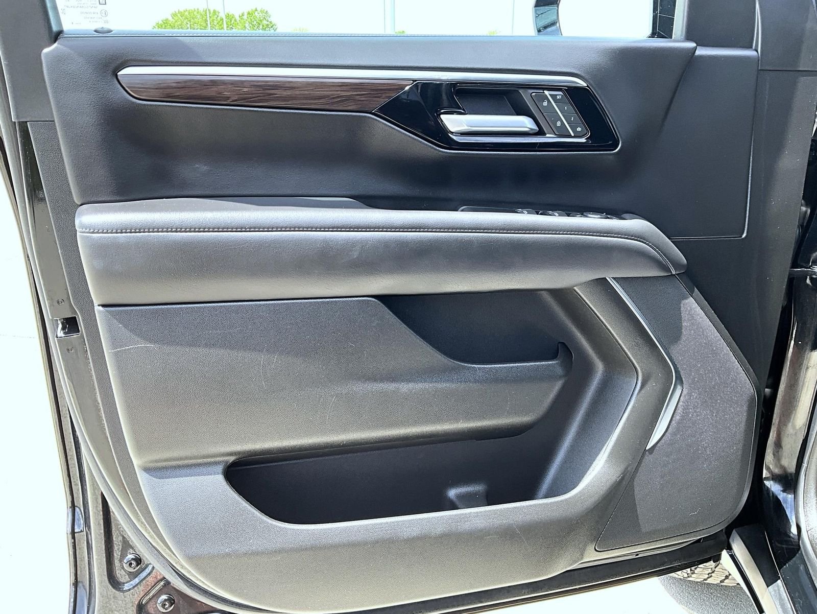Used 2025 Black Chevrolet Z71 image 9