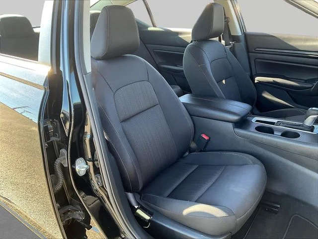 Used 2025 Black Nissan 2.5 SV image 28