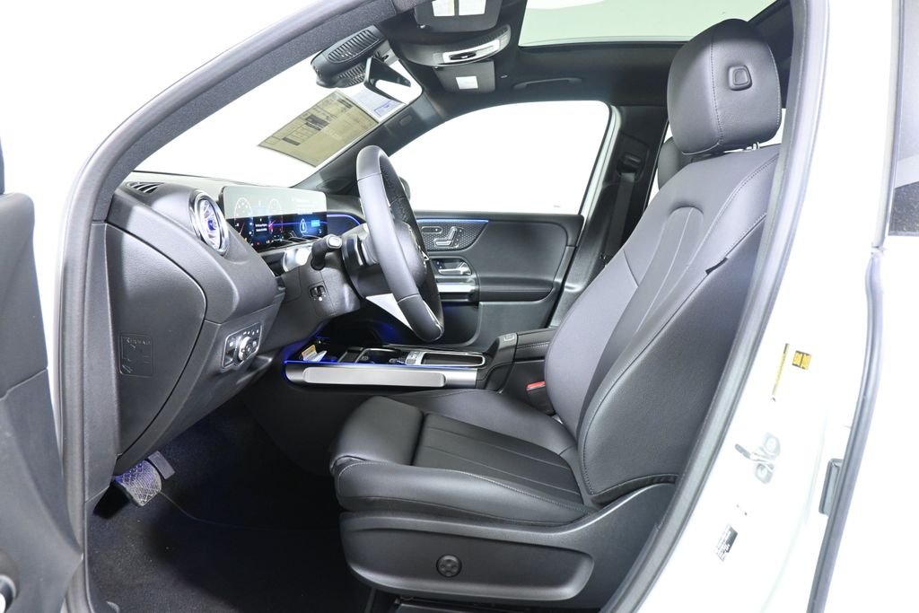 Used 2026 Polar White Mercedes-Benz GLB 250 image 3