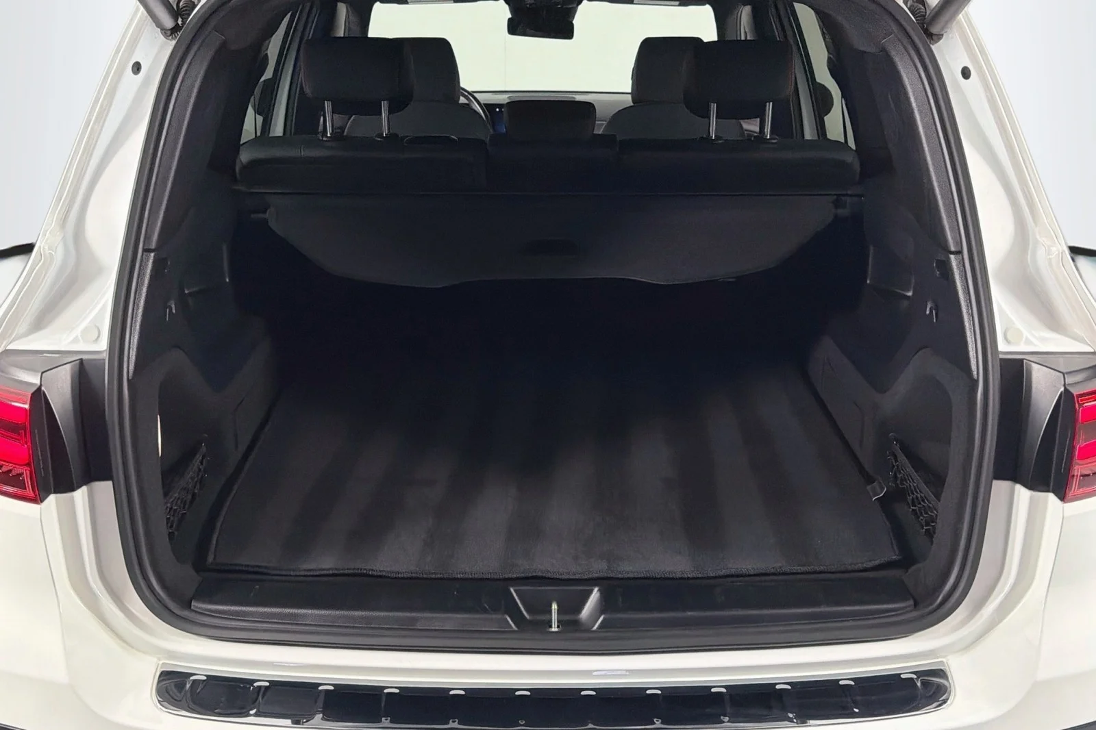 Used 2024 Polar White Mercedes-Benz 250 image 22