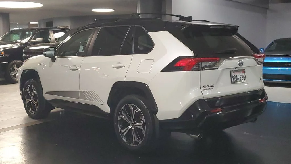 Used 2022 White Toyota XSE image 5