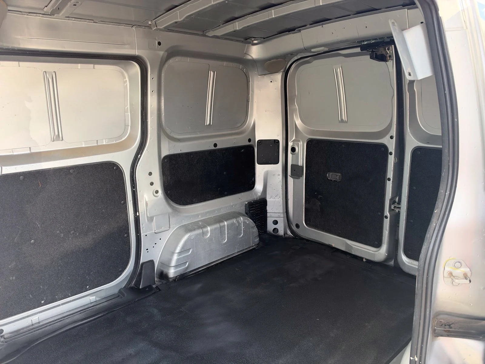 Used 2019 Brilliant Silver Metallic Nissan S image 20