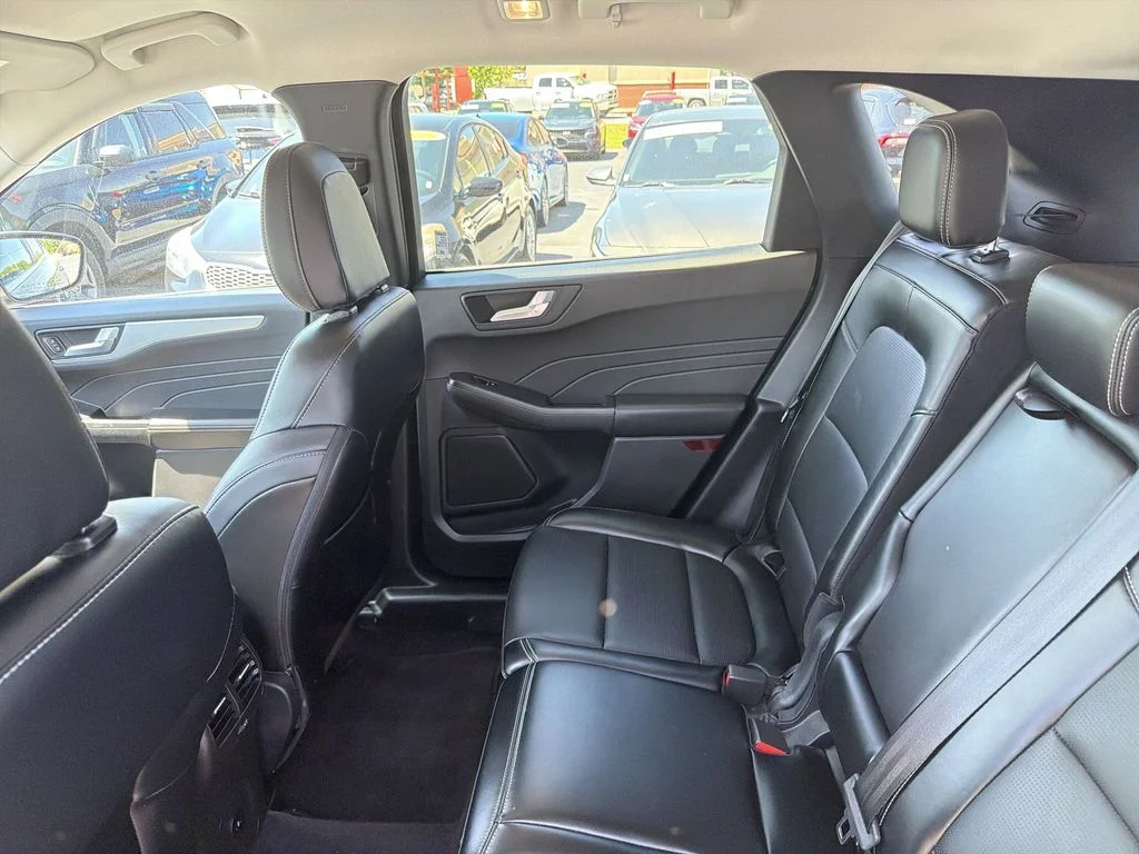 Used 2025  Ford Platinum image 12