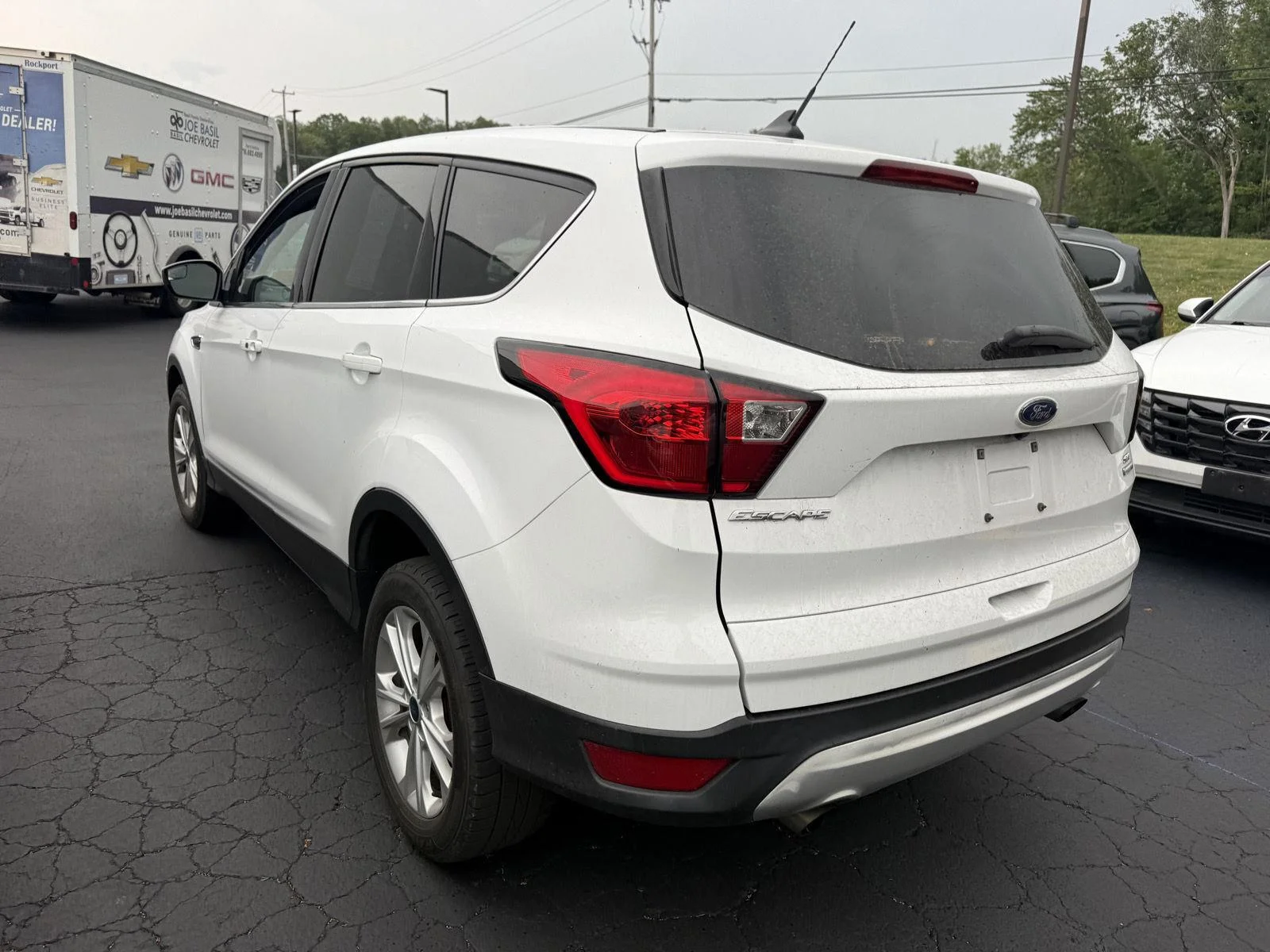 Used 2019 Wh Ford SE image 11