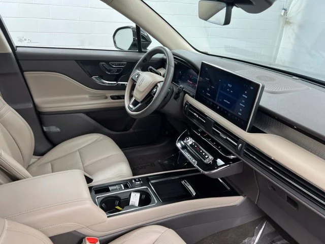 Used 2023 Gray Lincoln Standard image 23