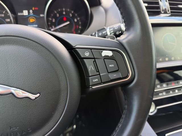 Used 2020  Jaguar 25t Premium image 23